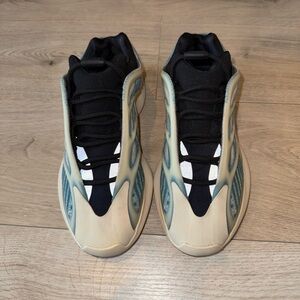Yeezy 700 V3